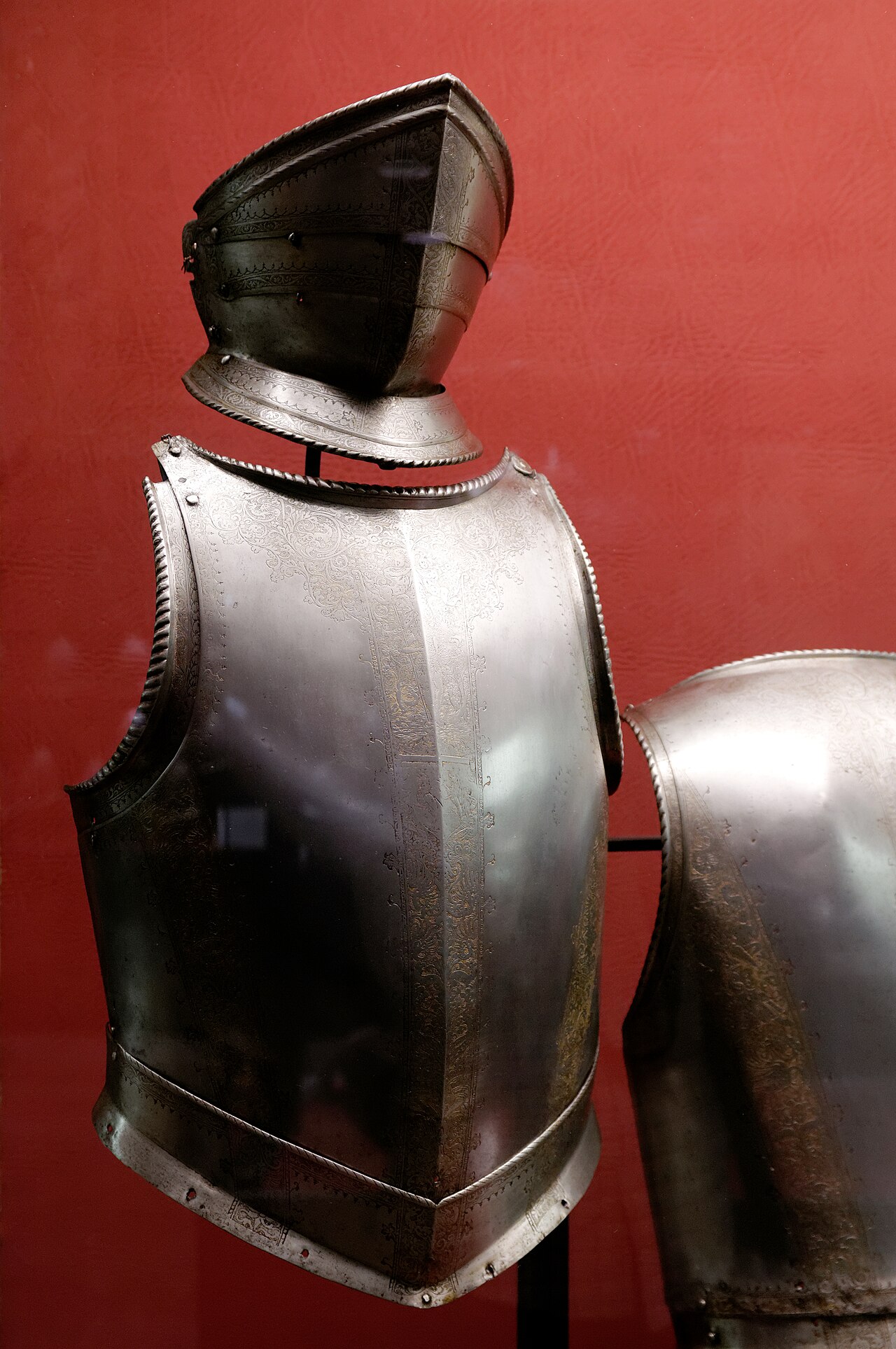 Armour of Jean Parisot de La Valette Palace Armoury Valletta n01