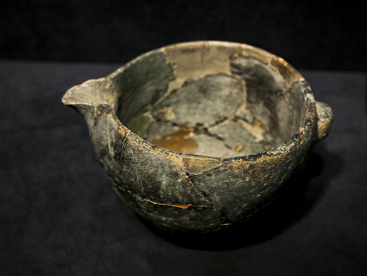 EC II dark green stone spouted skyphoid bowl from Attica - Athens MCA NG