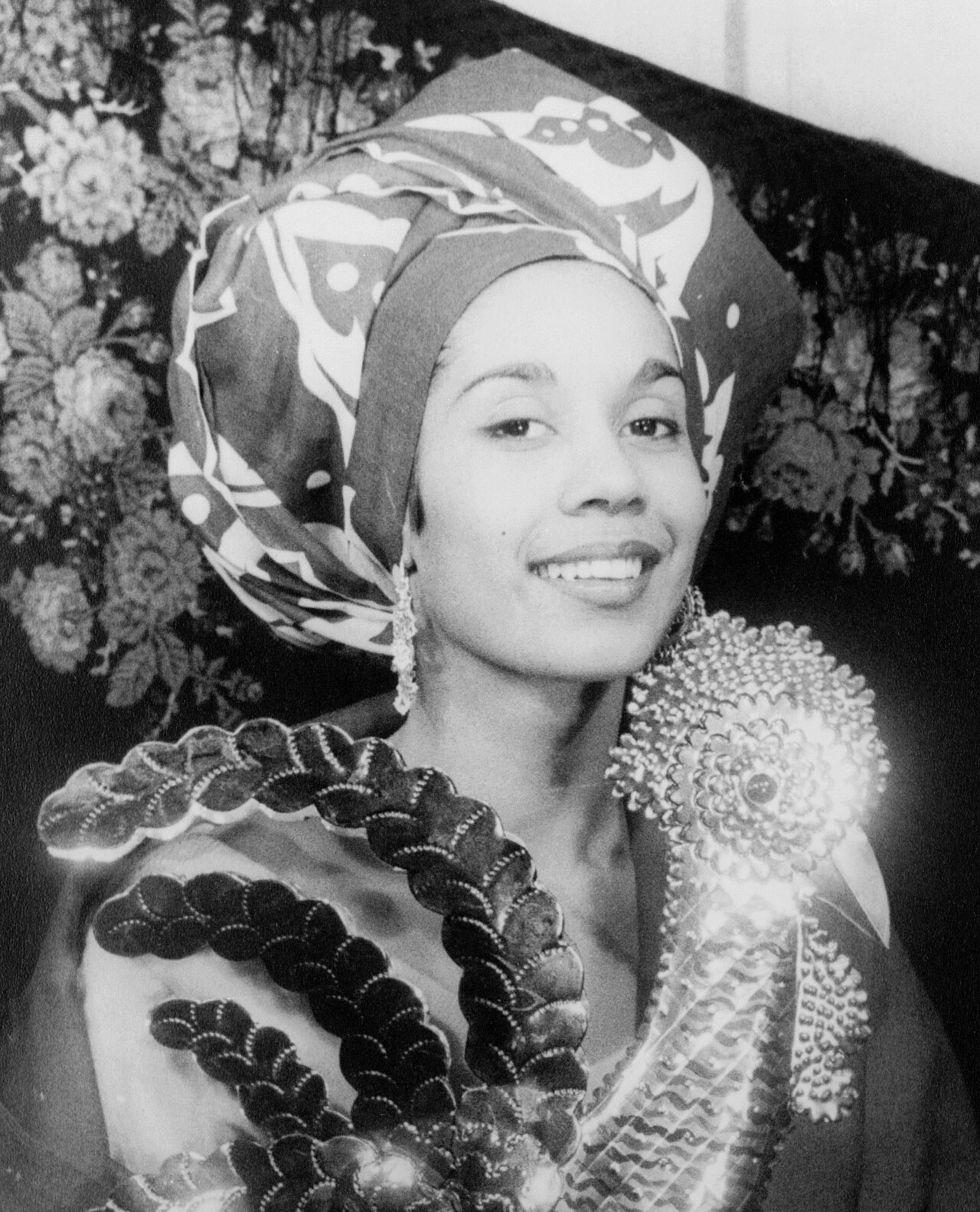 Carmen De Lavallade by Carl Van Vechten, 1955 (cropped)