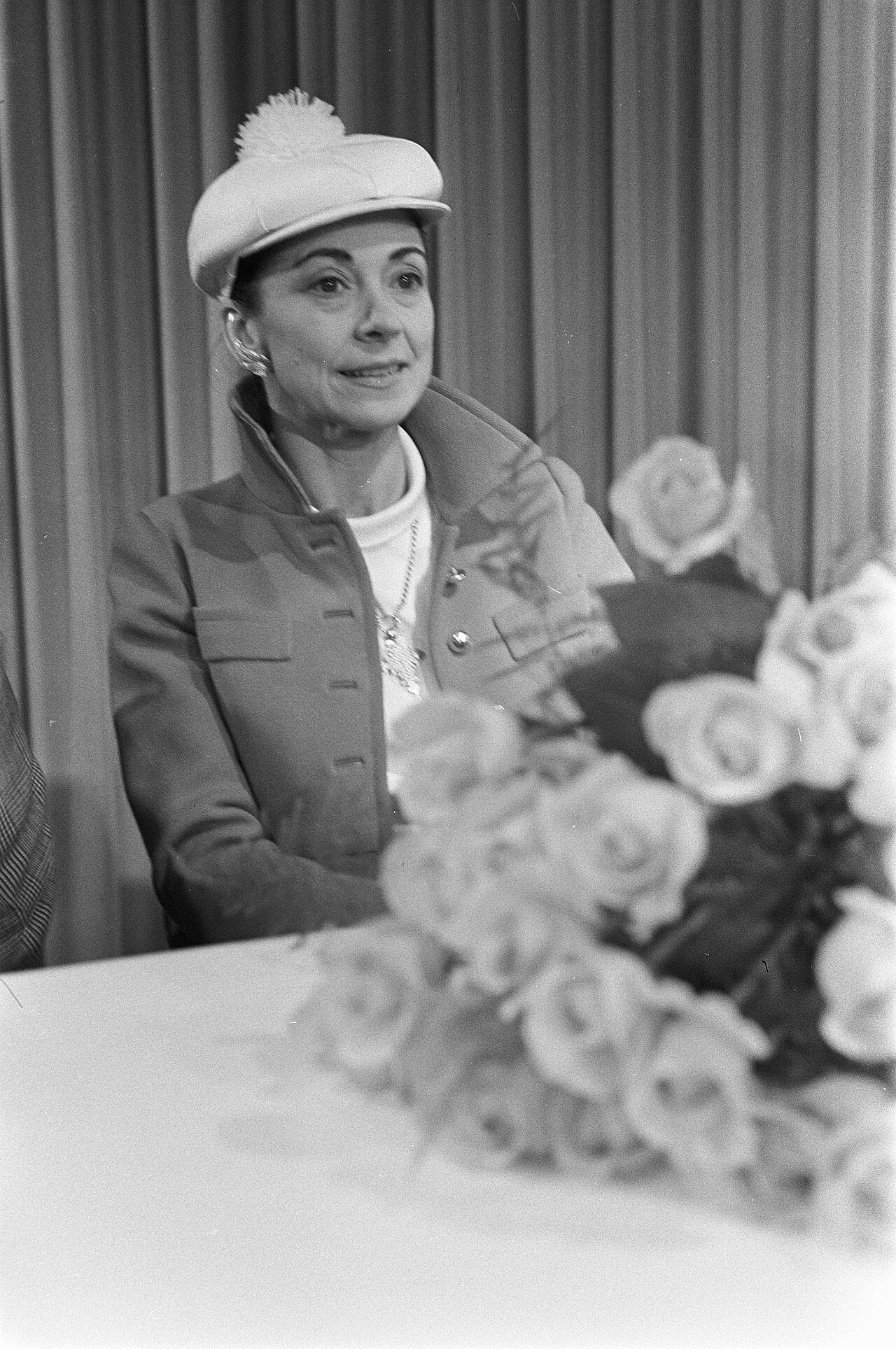 Aankomst Margot Fonteyn en Rudolf Nurejev op Schiphol Margot Fonteyn, Bestanddeelnr 921-5010