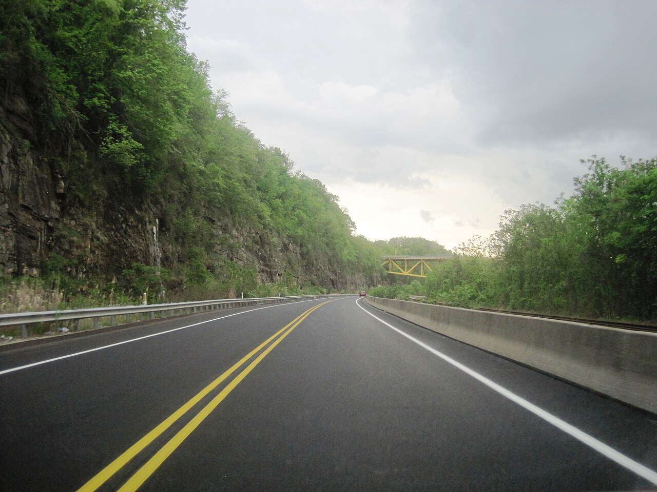 PA 906 sb approaching Stan Musial Bridge, May 2024