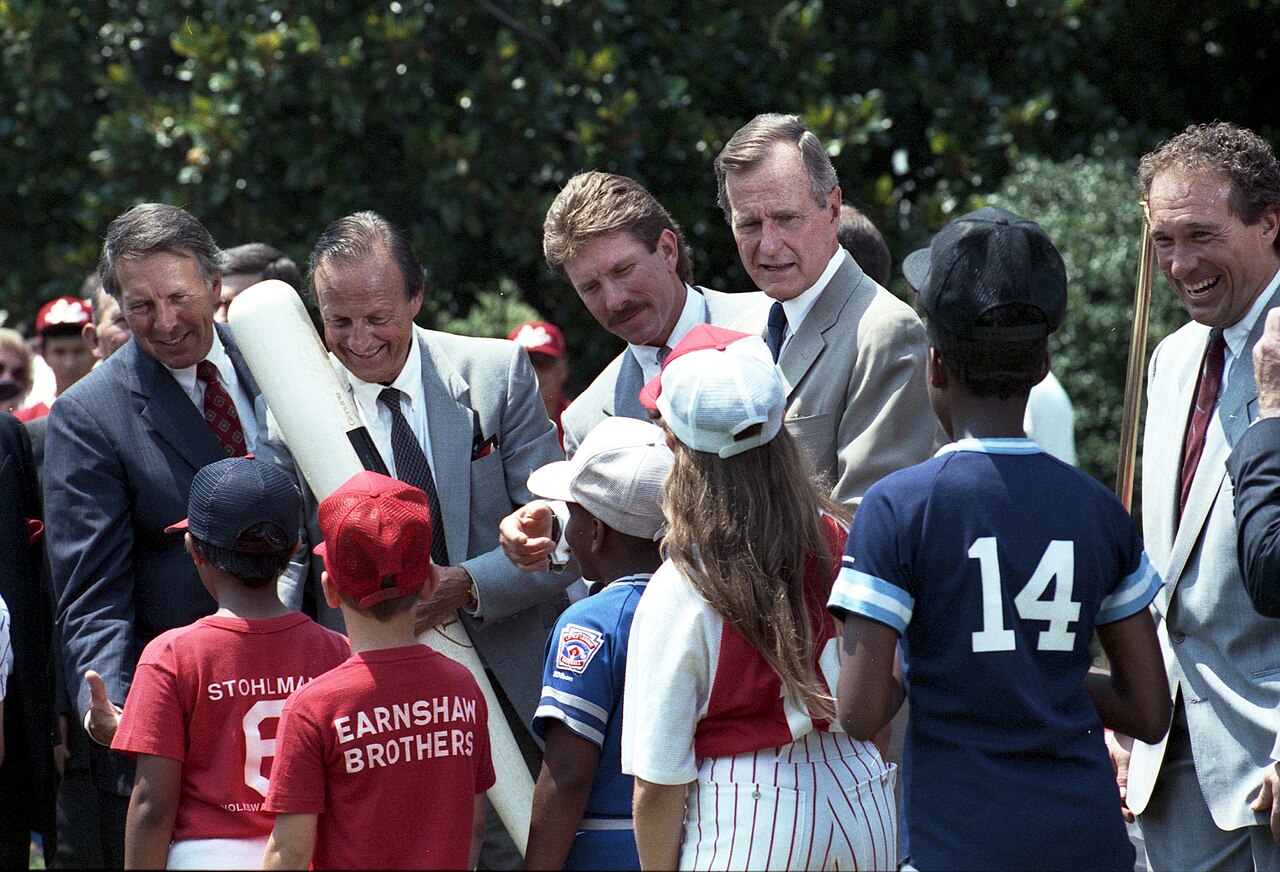 President George H. W. Bush, along with Baseball Greats Brooks Robinson, Stan Musial, Mike Schmidt and Gary Carter