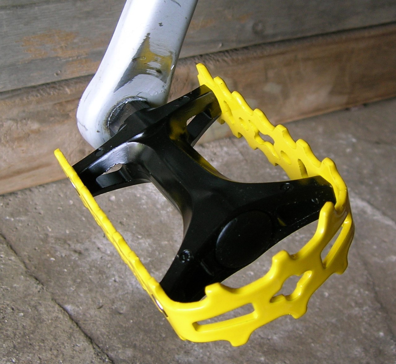 Beartrap (hauldown device)