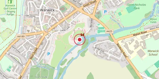 Street map of the area around Warwick Castle; the red dot marks 52°16′44″N 1°35′06″W