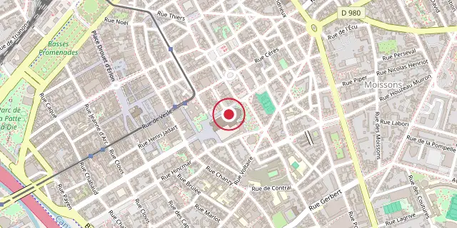 Street map of the area around Reims Cathedral; the red dot marks 49°15′14″N 4°02′02″E