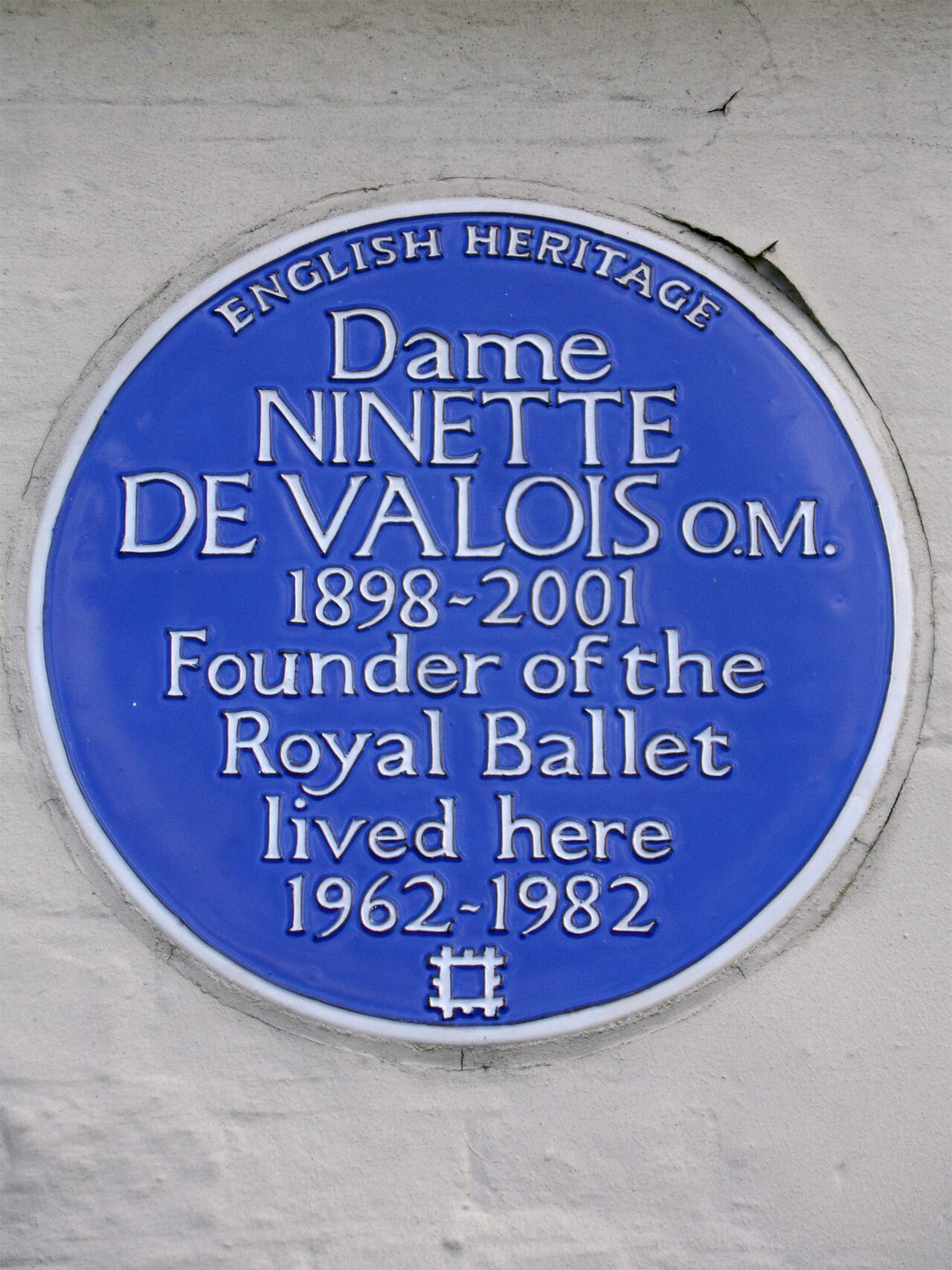 Dame Ninette de Valois 1898-2001 O.M. founder of the Royal Ballet lived here 1962-1982