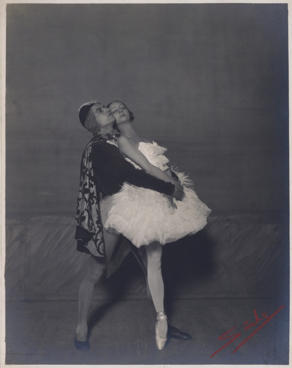 Le lac des cygnes - Serge Lifar et Olga Spessivtzeva en tenue de scène (photographie de Sasha)