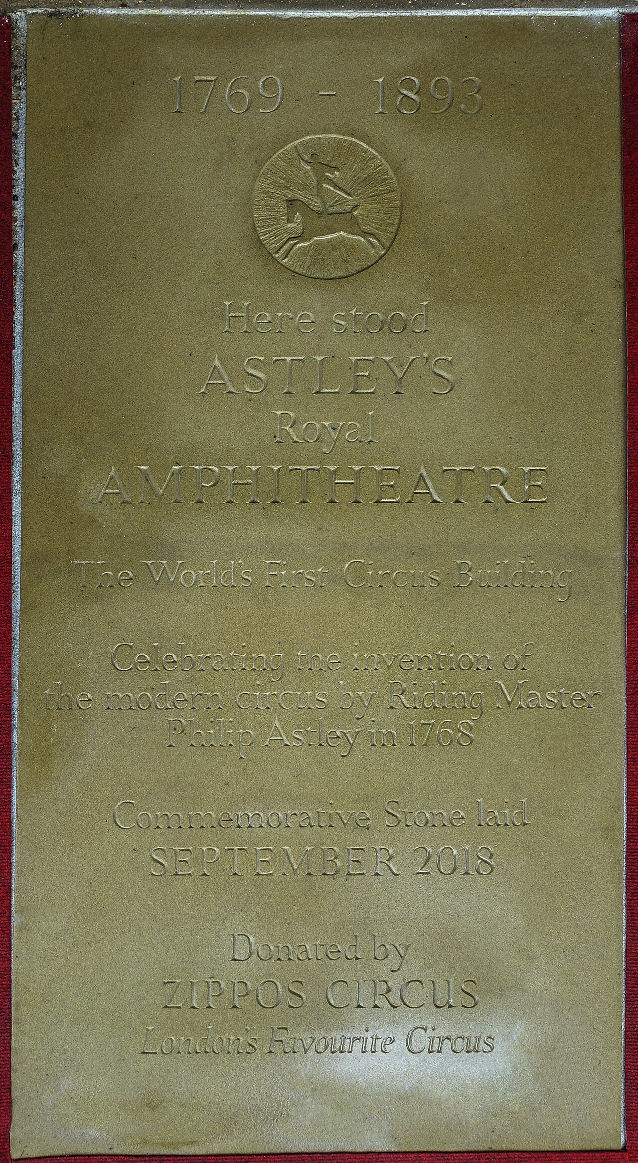 ASTLEY FLAGSTONE with red carpet border