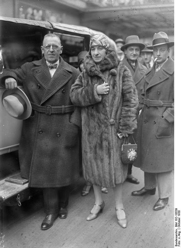 Bundesarchiv Bild 102-10539, Berlin, Clown Grock mit Gattin