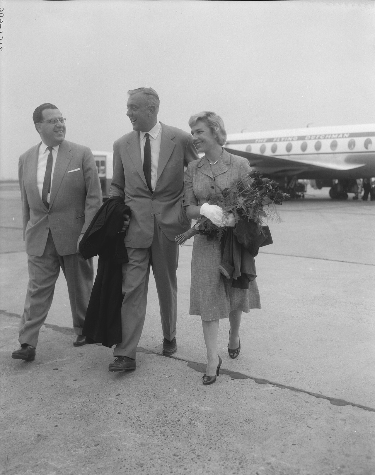 Aankomst Jacques Tati met echtgenote op Schiphol, Bestanddeelnr 909-7572