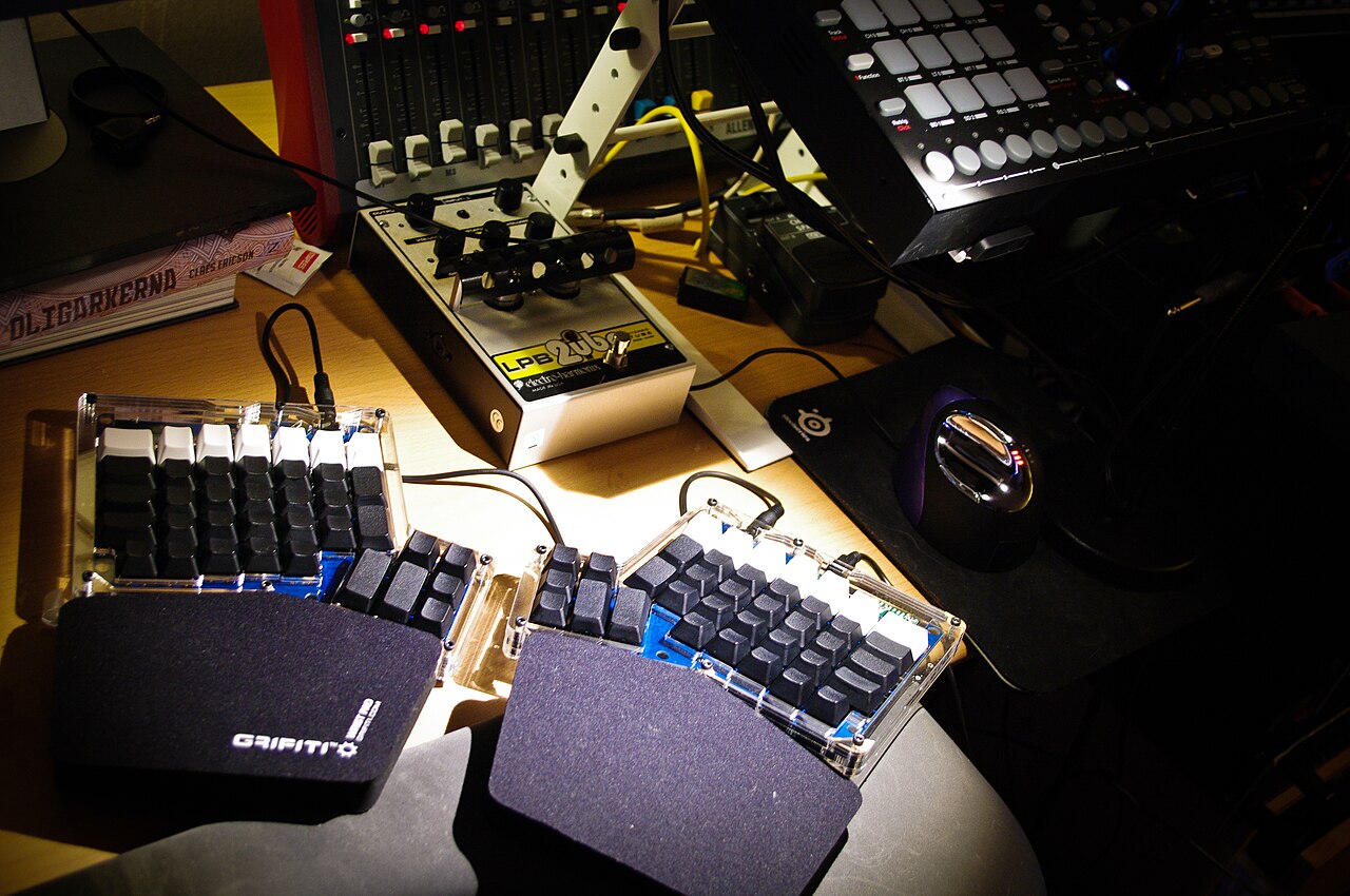 Ergonomic keyboard