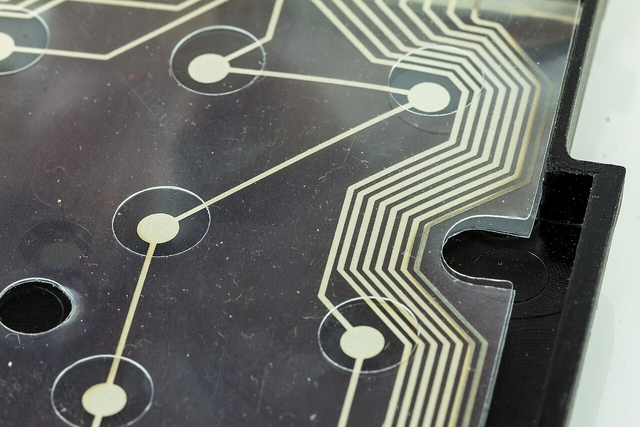 Keyboard matrix circuit
