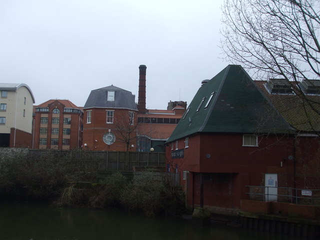 2009-02-17 Old chimney and the Norwich Playhouse