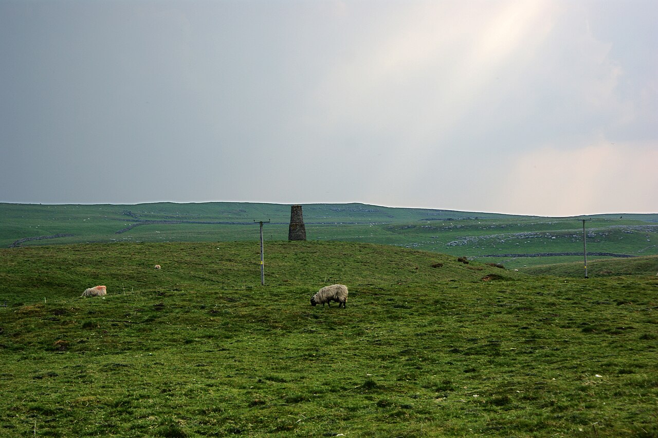 A chimney on the moor - geograph.org.uk