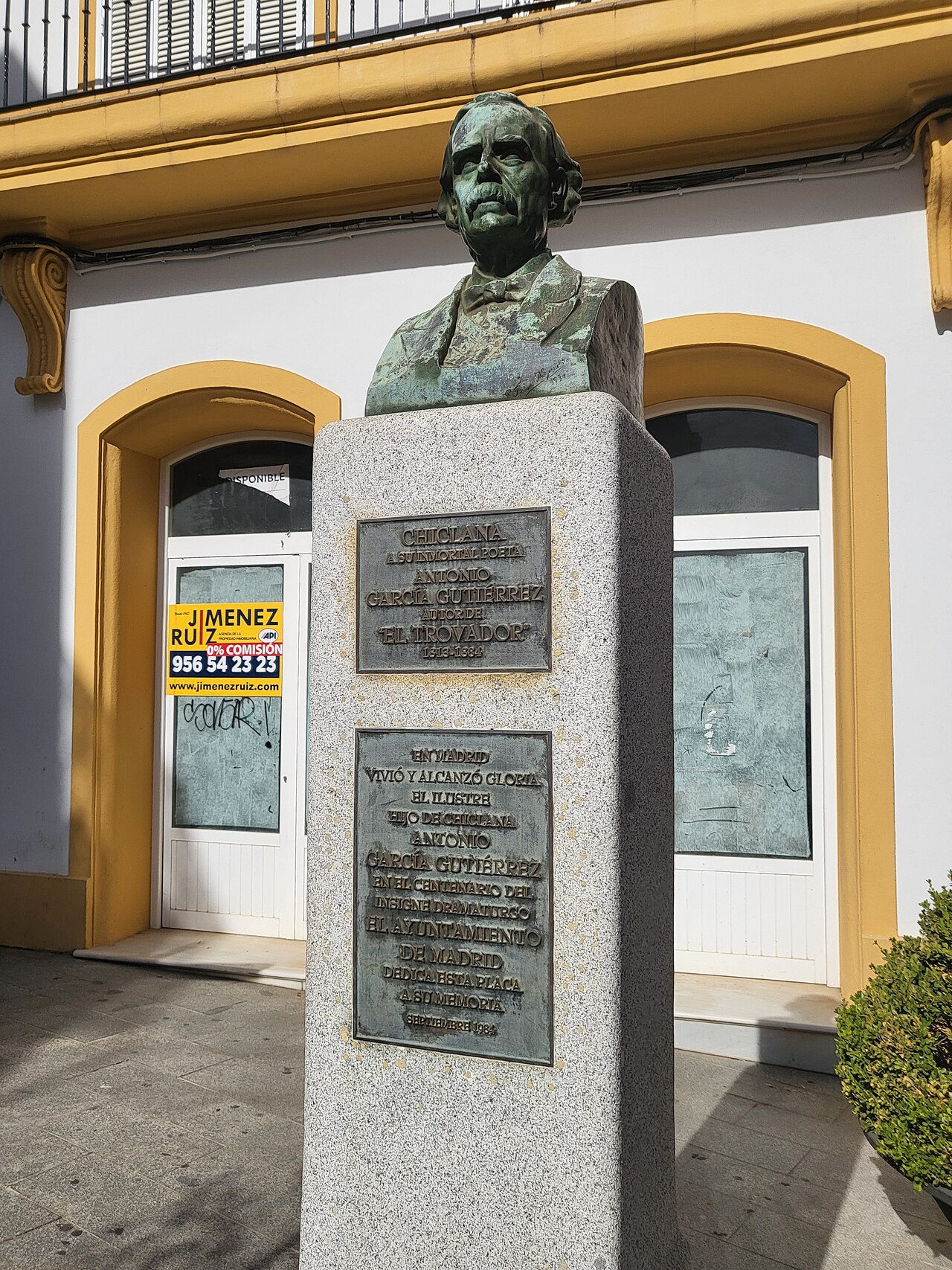 Busto de Antonio García Gutierrez