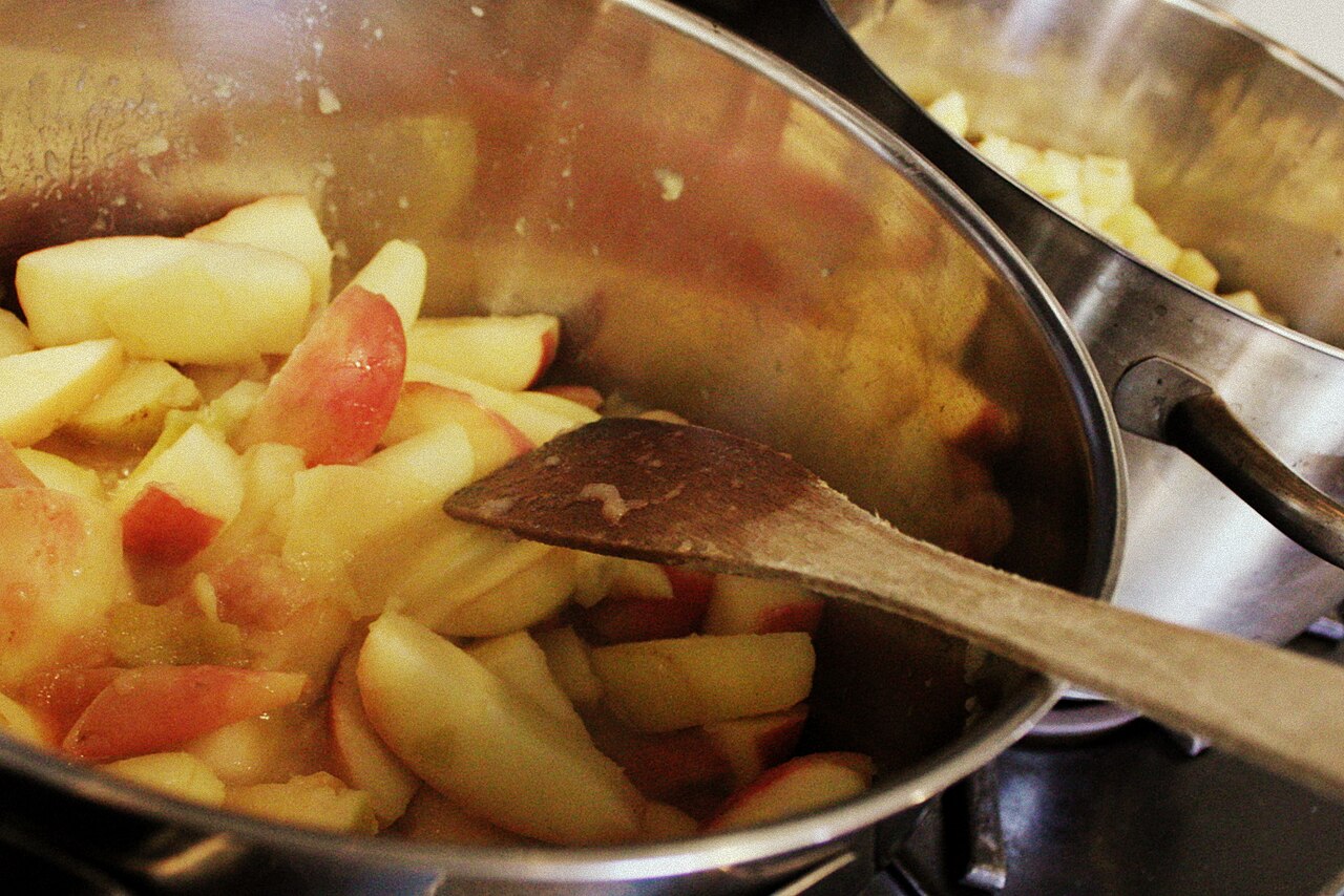 Apples cooking