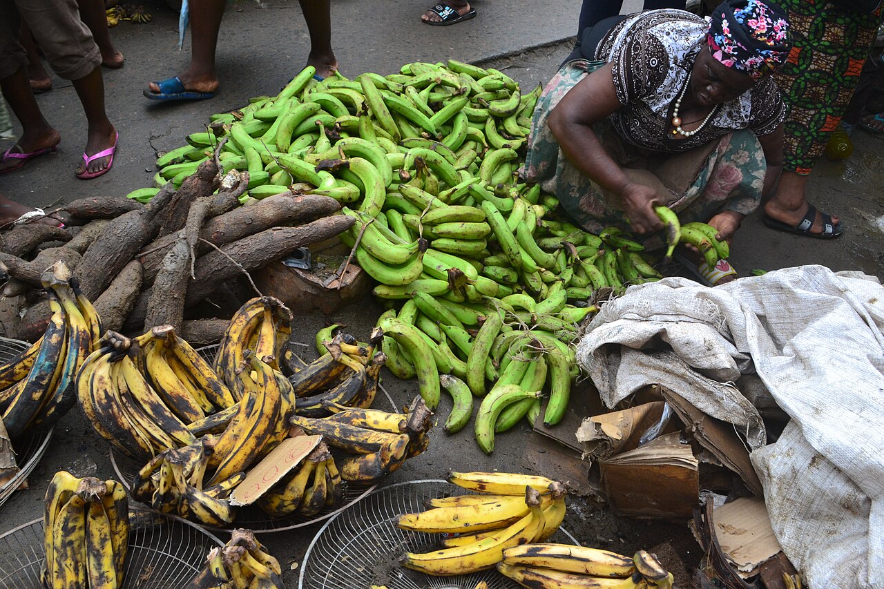 Bayam Sellam woman selling green banana and ripe plantain