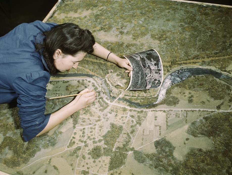 Camouflage class at New York University 1a34583v