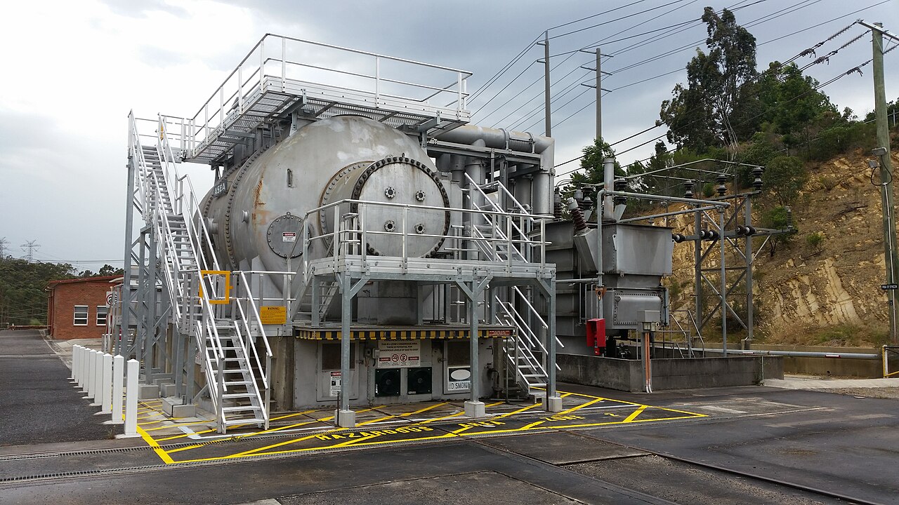 Synchronous condenser