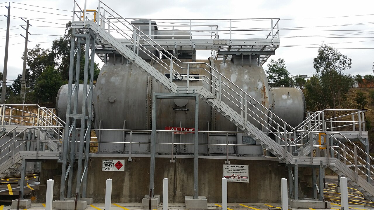 Synchronous condenser