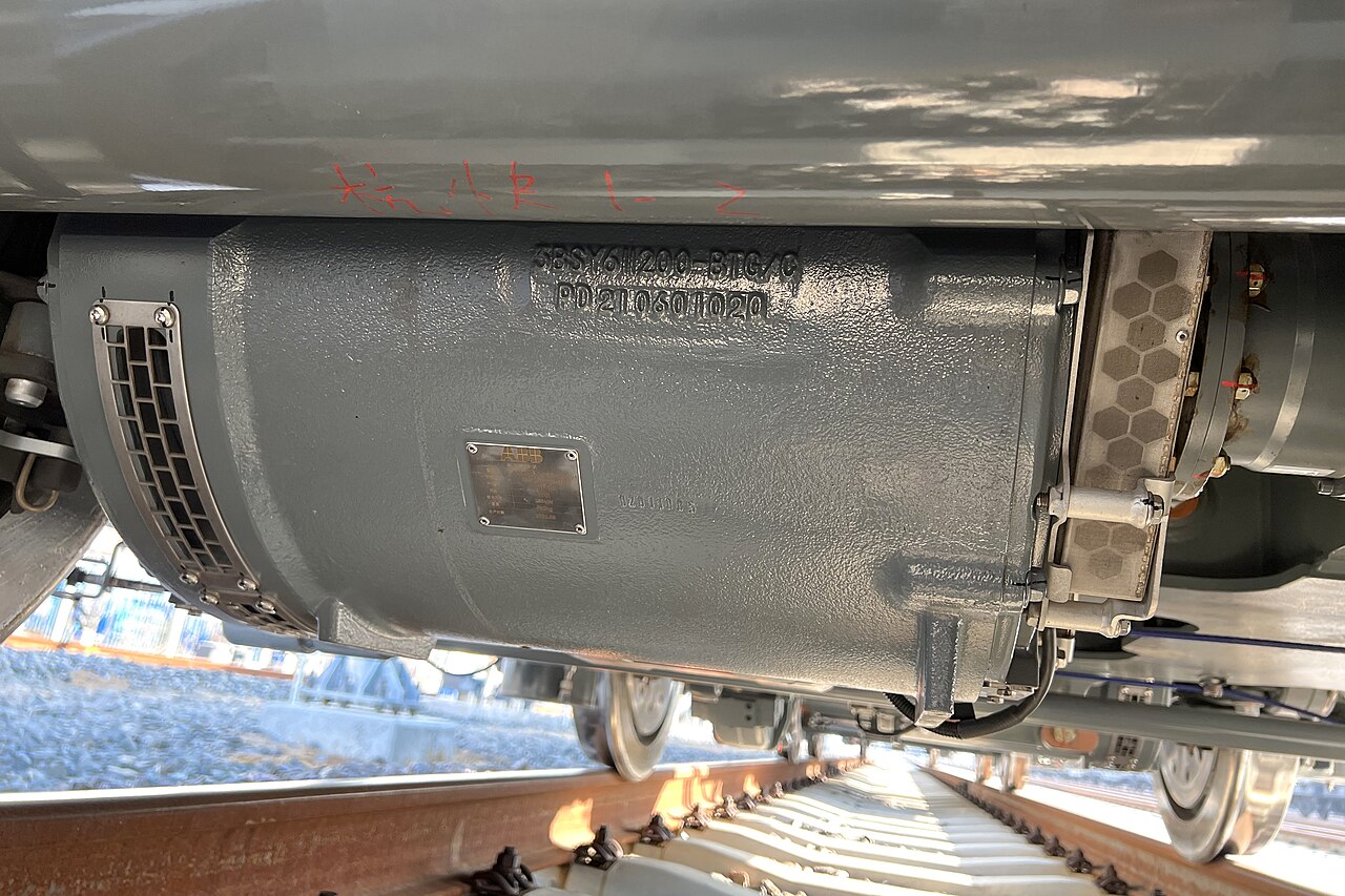 Traction motor