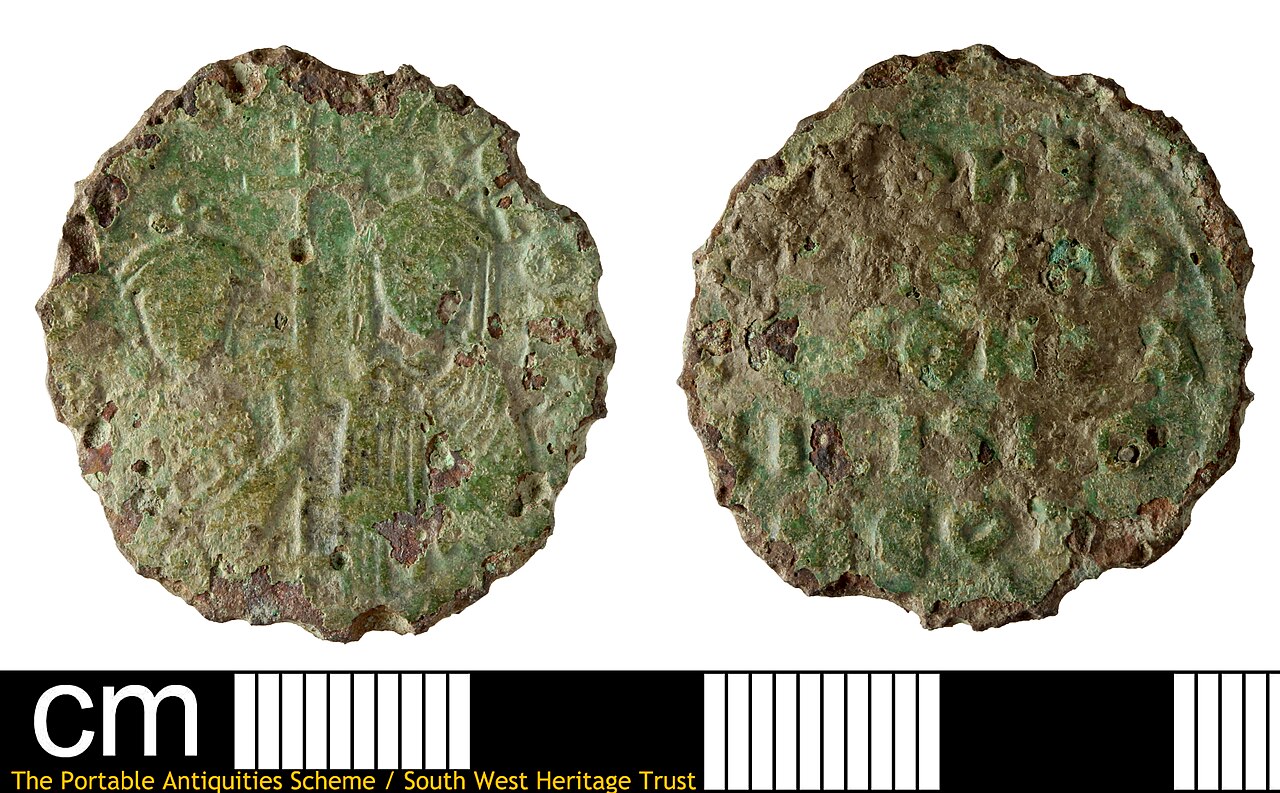 Byzantine coin, follis of Constantine VII, Porphyrogenitus, with Zoe (FindID 986742)