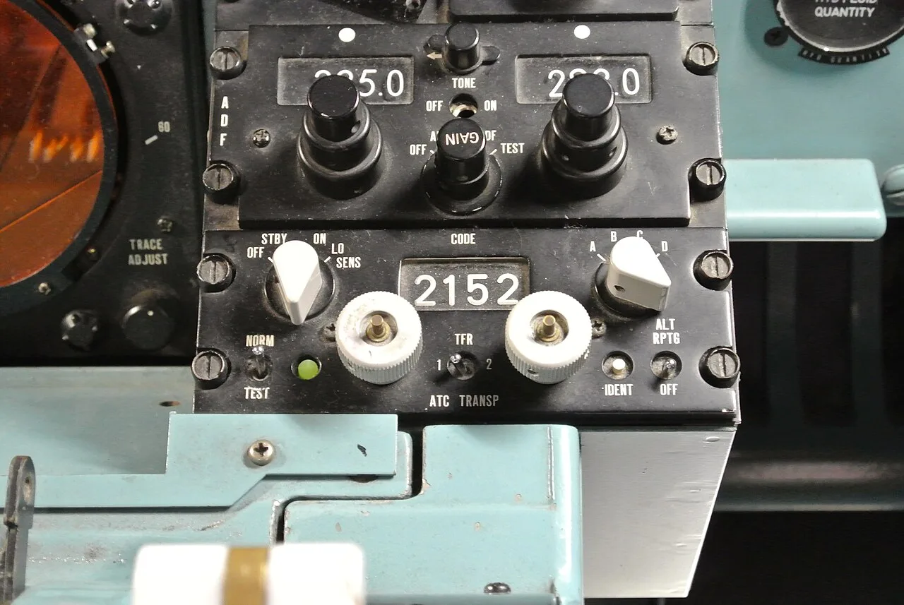 Transponder (aeronautics)