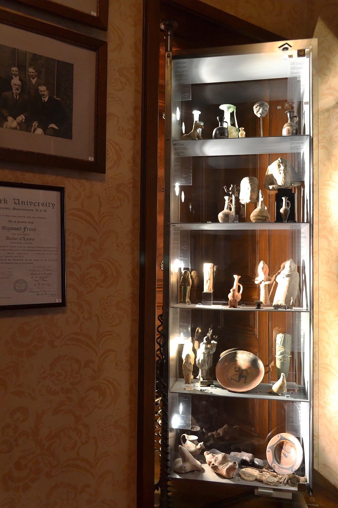 Shelf (storage)