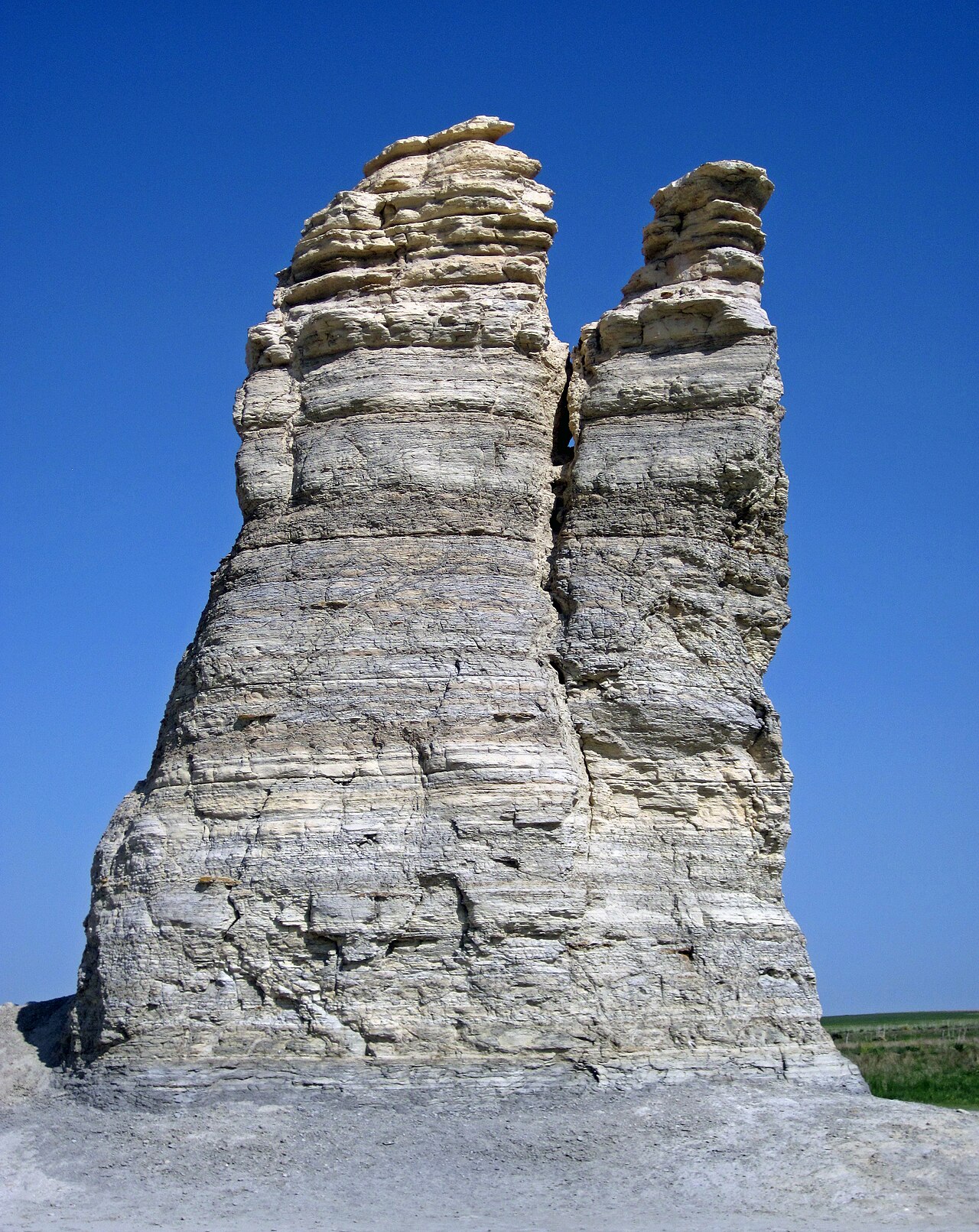 Chalk (Smoky Hill Chalk Member, Niobrara Formation, Upper Cretaceous; Castle Rock, south of Quinter, Kansas, USA)