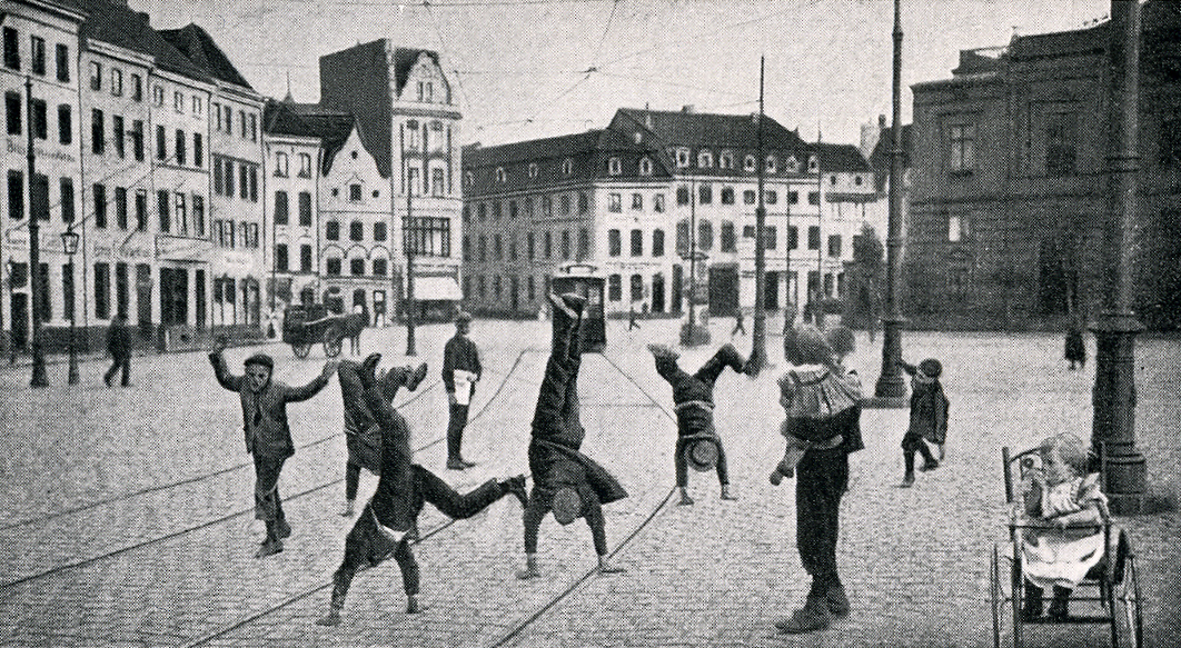 Düsseldorf's cartwheeler
