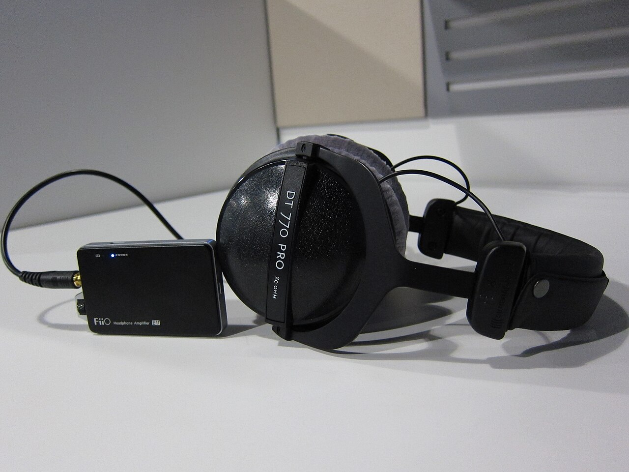 Headphone amplifier