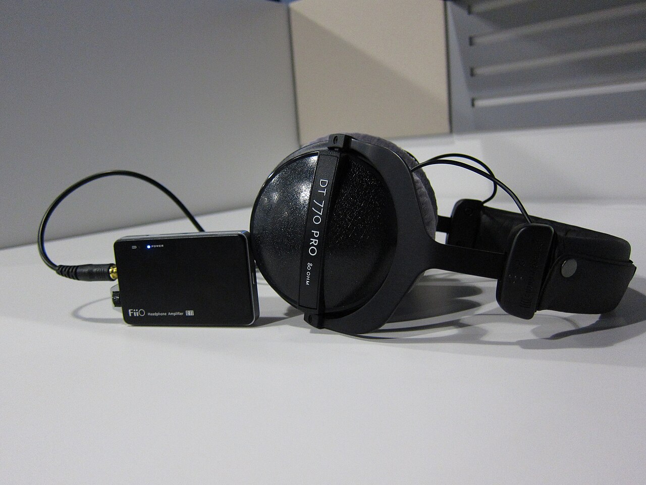 Headphone amplifier