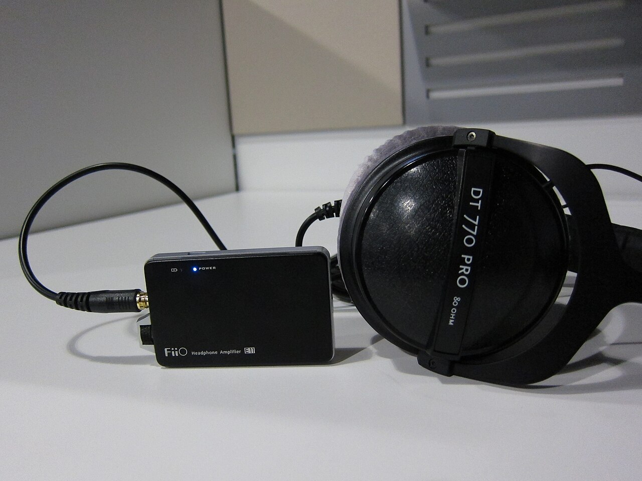 Headphone amplifier