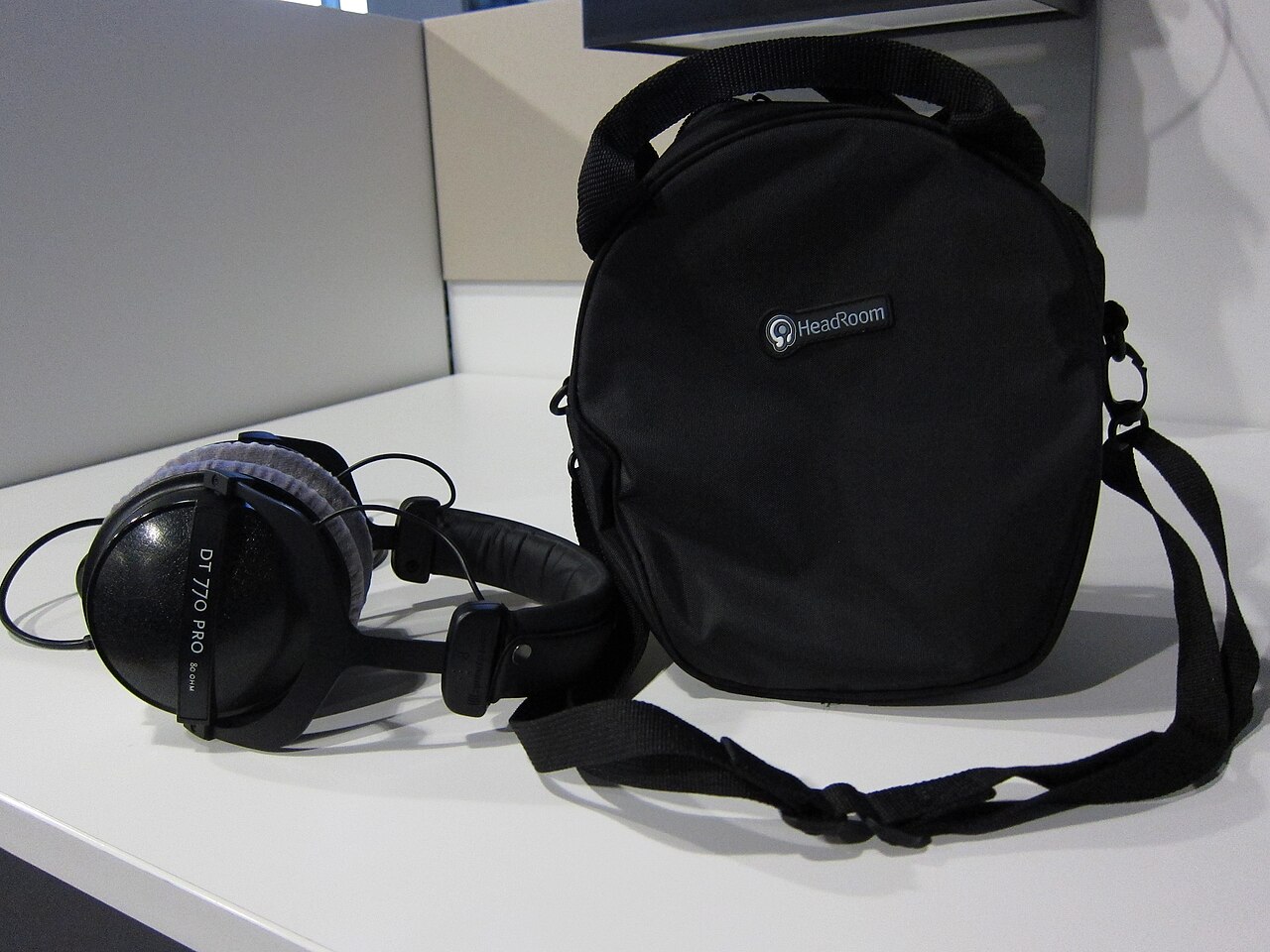 Headphone amplifier