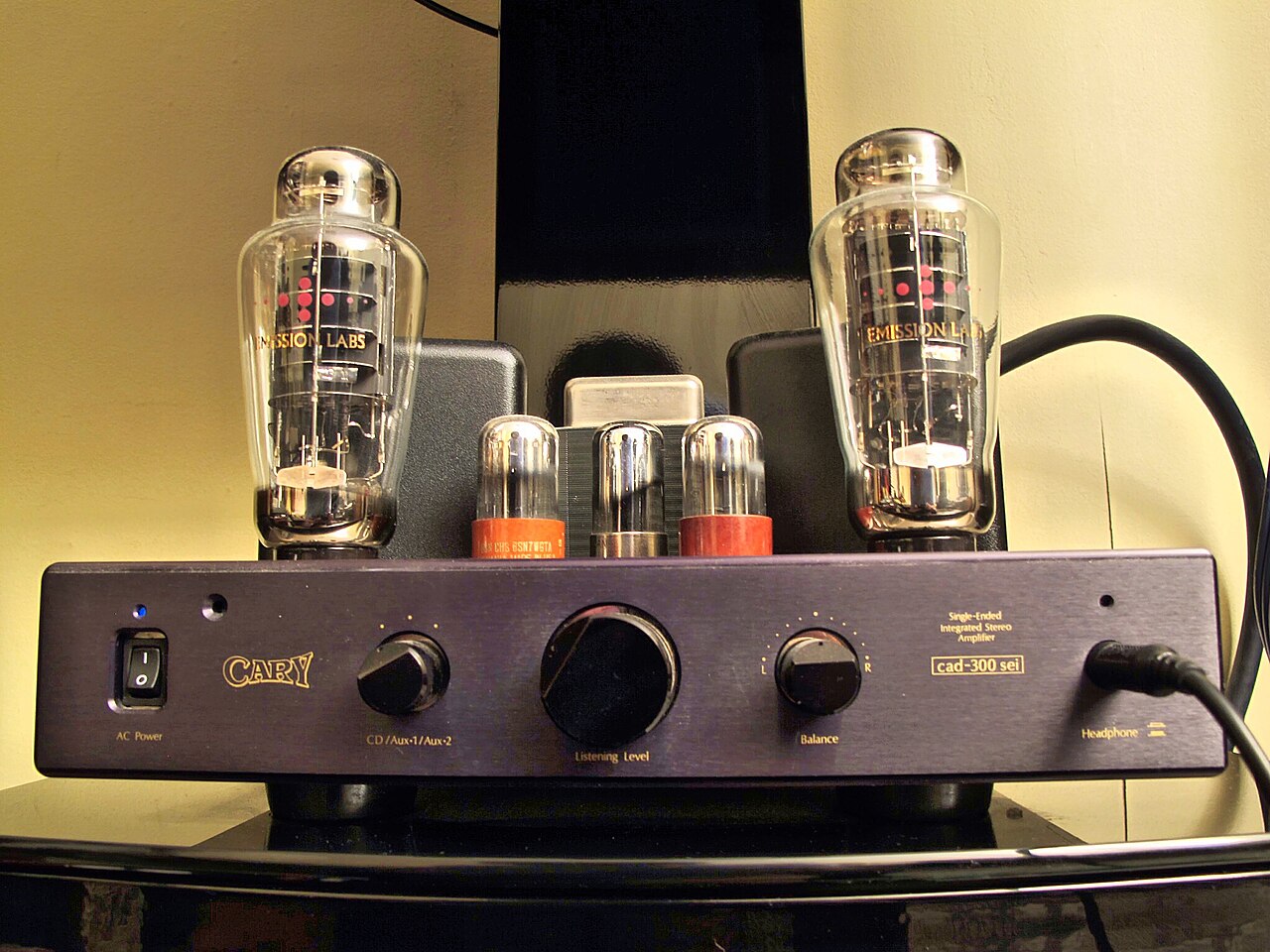 Headphone amplifier