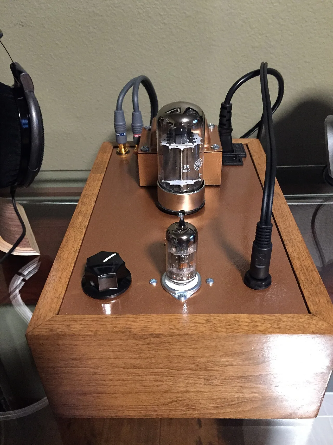 Headphone amplifier