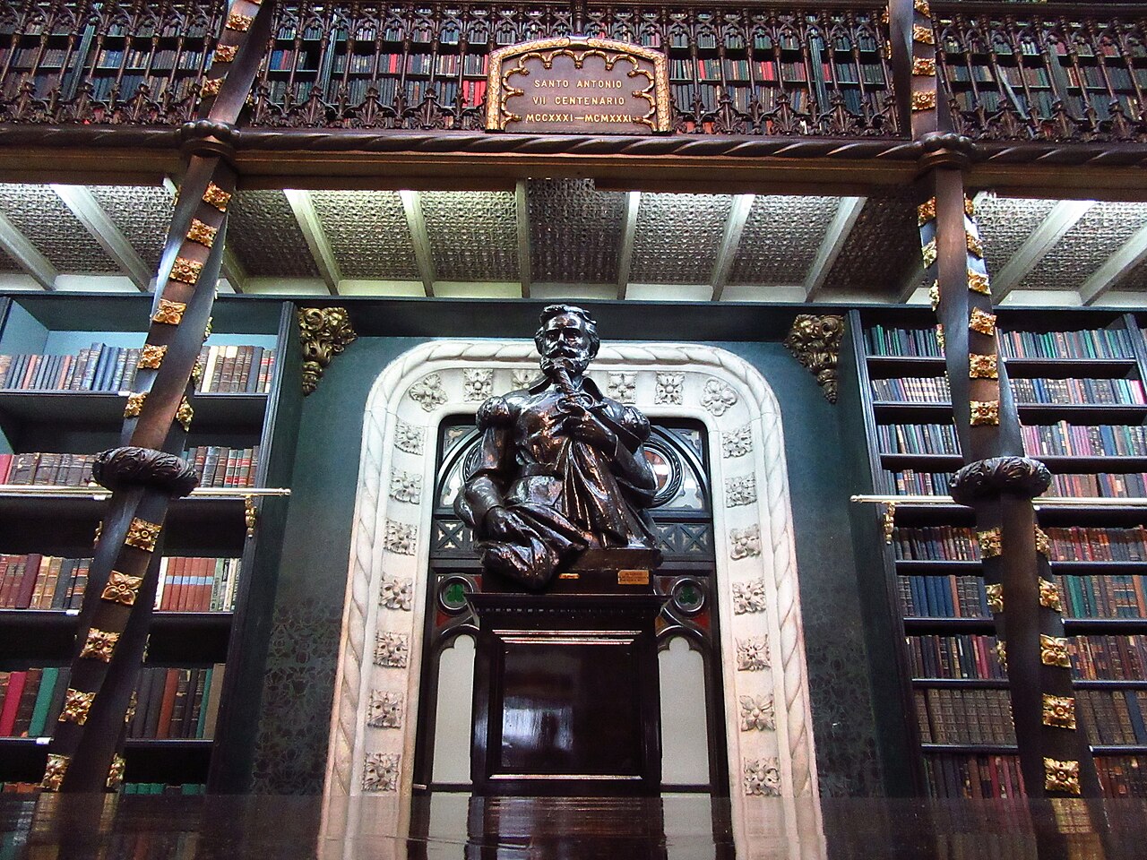 Rio de Janeiro 2018 Rio de Janeiro - Busto de Pedro Álvares Cabral - Real Gabinete Português de Leitura