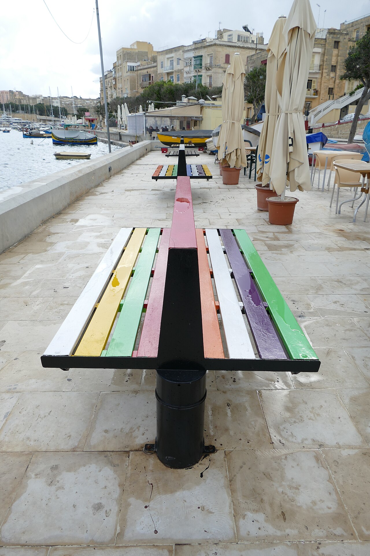 A bench in Senglea