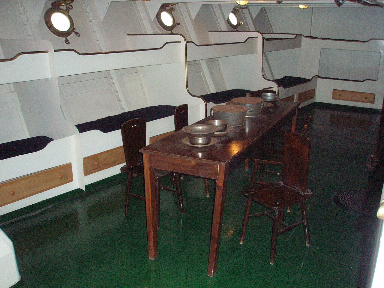 Averof bow officers' bunk beds