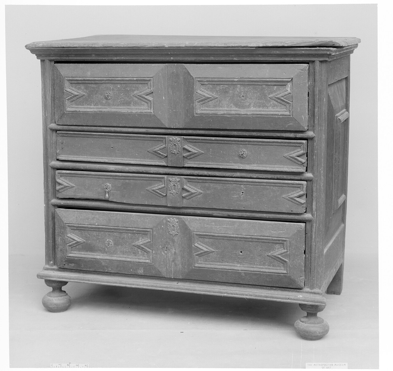 Chest of Drawers MET