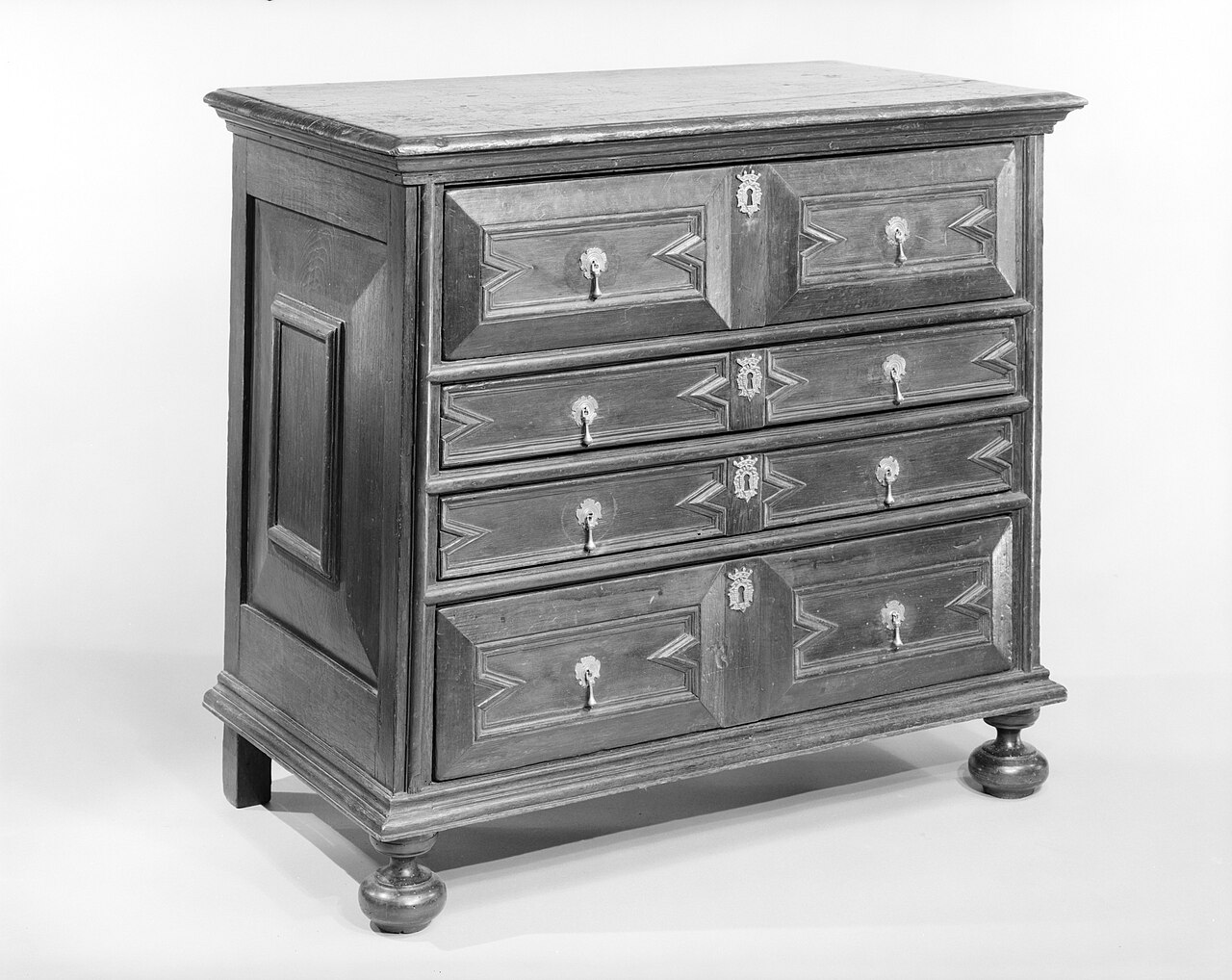 Chest of Drawers MET