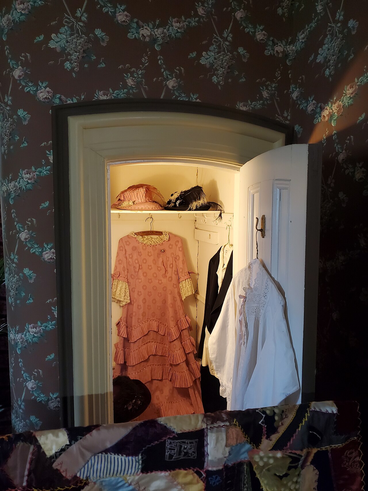 Belleville, Ontario - Glanmore museum - second floor - closet