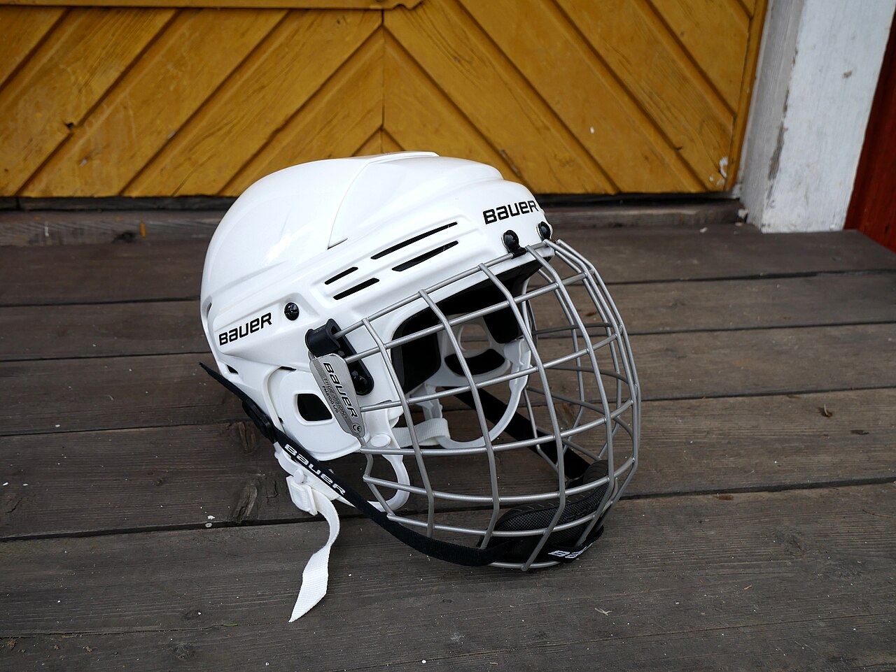 Hockey helmet