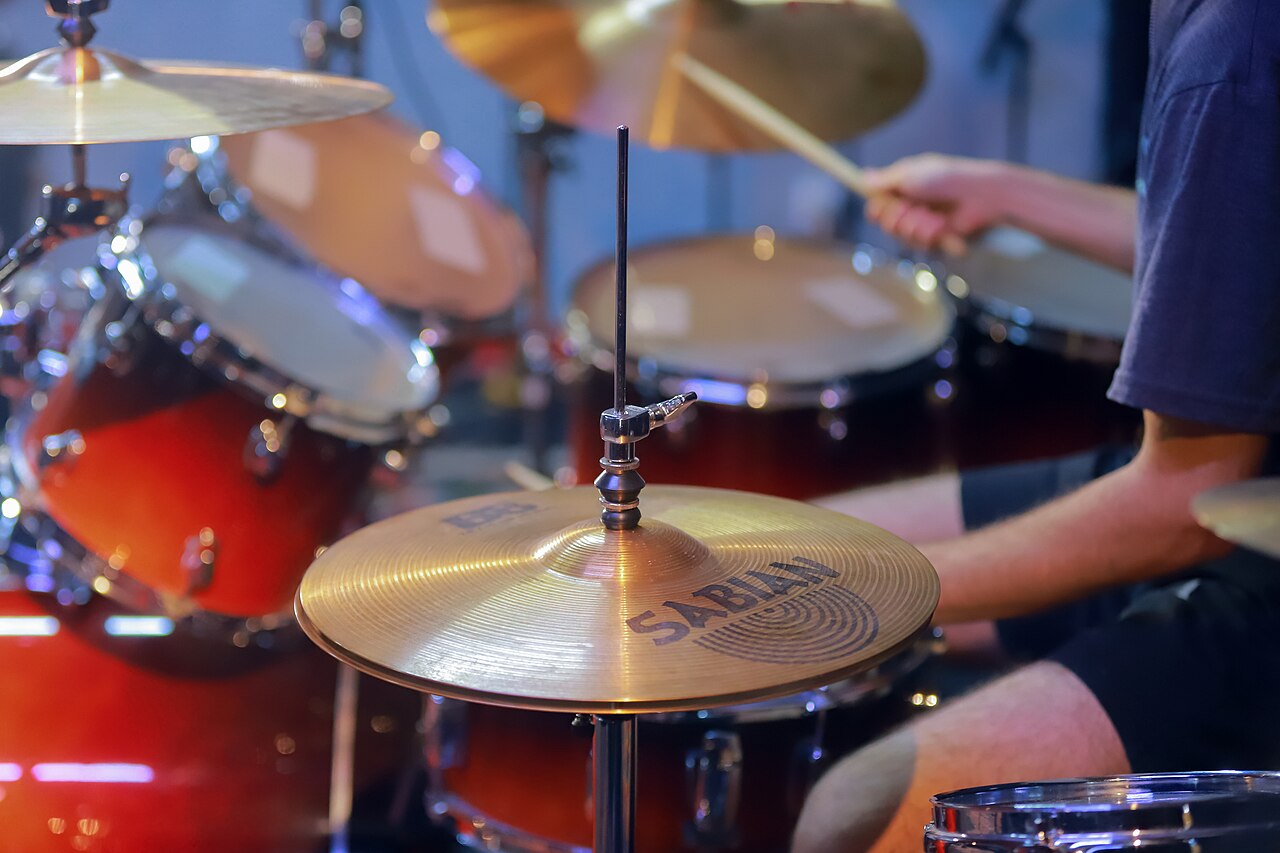A drum kit made by Mapex Drums - Cacon Photos- Copyleft - Creative Commons