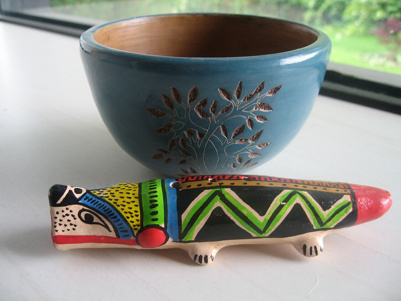Bowl and flute from Masaya in Nicaragua