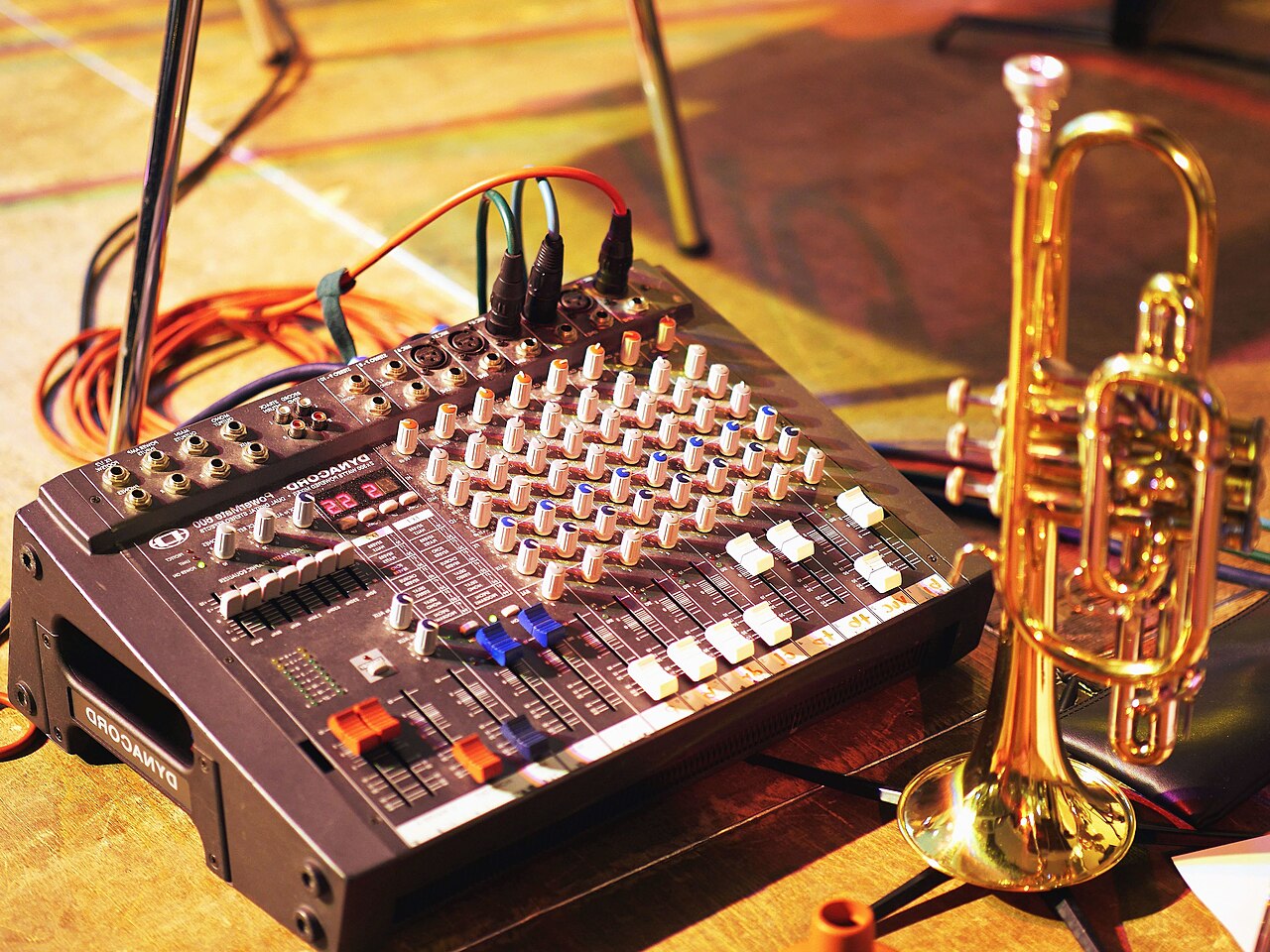 Dynacord PowerMate 600 powered mixer & trumpet (brass instrument, trumpet, electronics, audio, equipment) (2015-09-25 21.14.30 by hpgruesen @PIXNIO 251311)