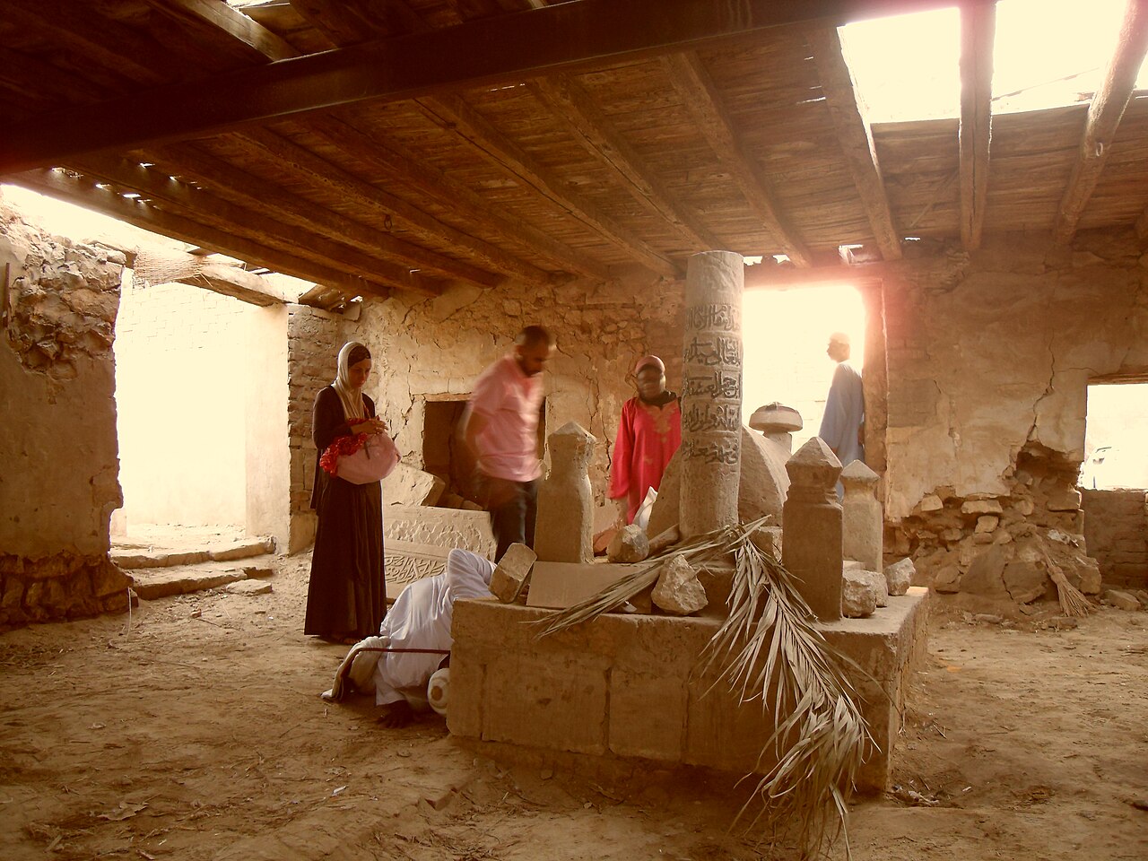 Pilgrims at the tomb of al-hafidh Ibn Hajar Al-Asqalani. Cairo, Egypt © Fouad Gehad Marei (2009)