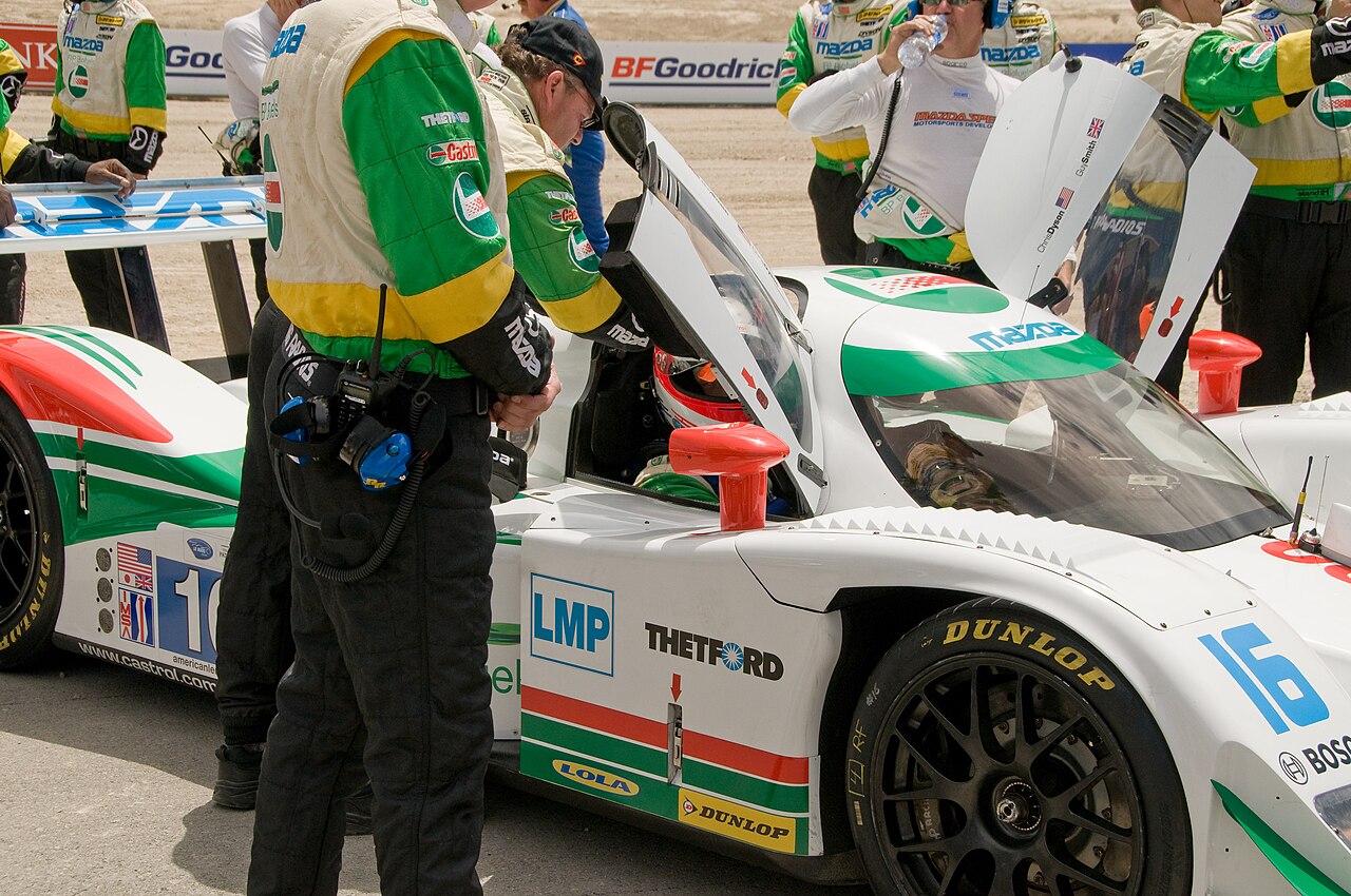 Lola B08/80