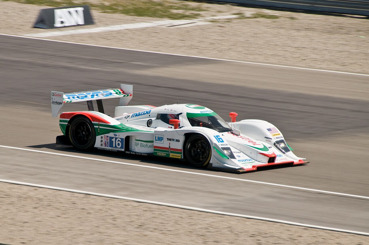 Lola B08/80