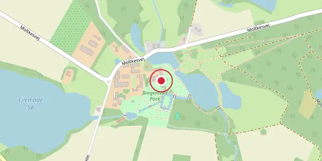 Street map of the area around Bregentved; the red dot marks 55°18′25″N 12°00′25″E